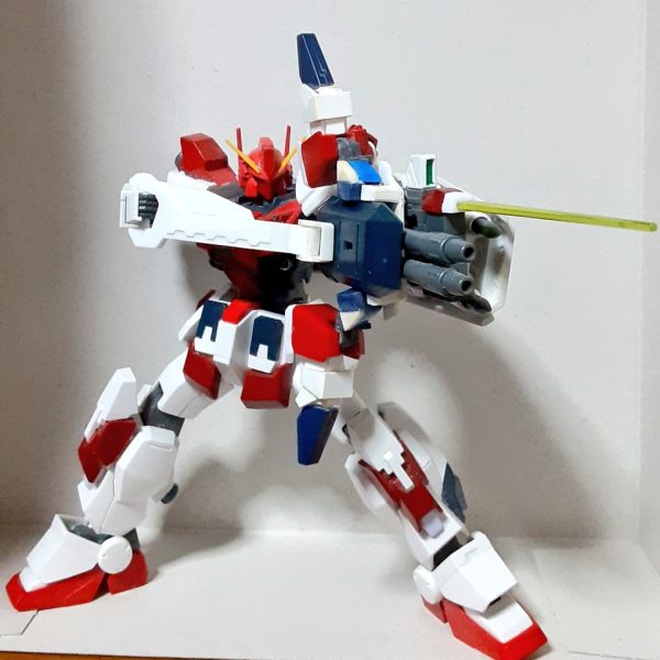 ガンダムレッドデスティニーブルーがあるならレッドもあるというコンセプトで作ってます。本体は完成してますが塗装が不完全です。合体武器を参考に武器とブースターが合体してアーチェリーになりますw（3枚目）