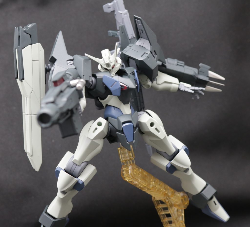 某ロボアセンゲーの影響をバリバリ受けた為、素体はシンプルに拡張性を持たせたフォルムを目指しました。