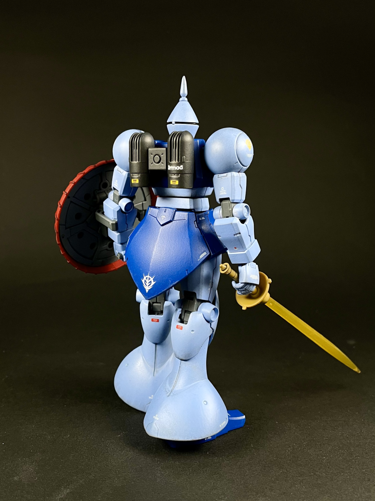 合わせ目消しと筆塗装を施し、デカール貼り、つや消しを吹いています。【使用塗料】本体1:水性ホビーカラー ソードストライクブルー本体2:水性ホビーカラー コバルトブルー武器・シールド:塗装なし