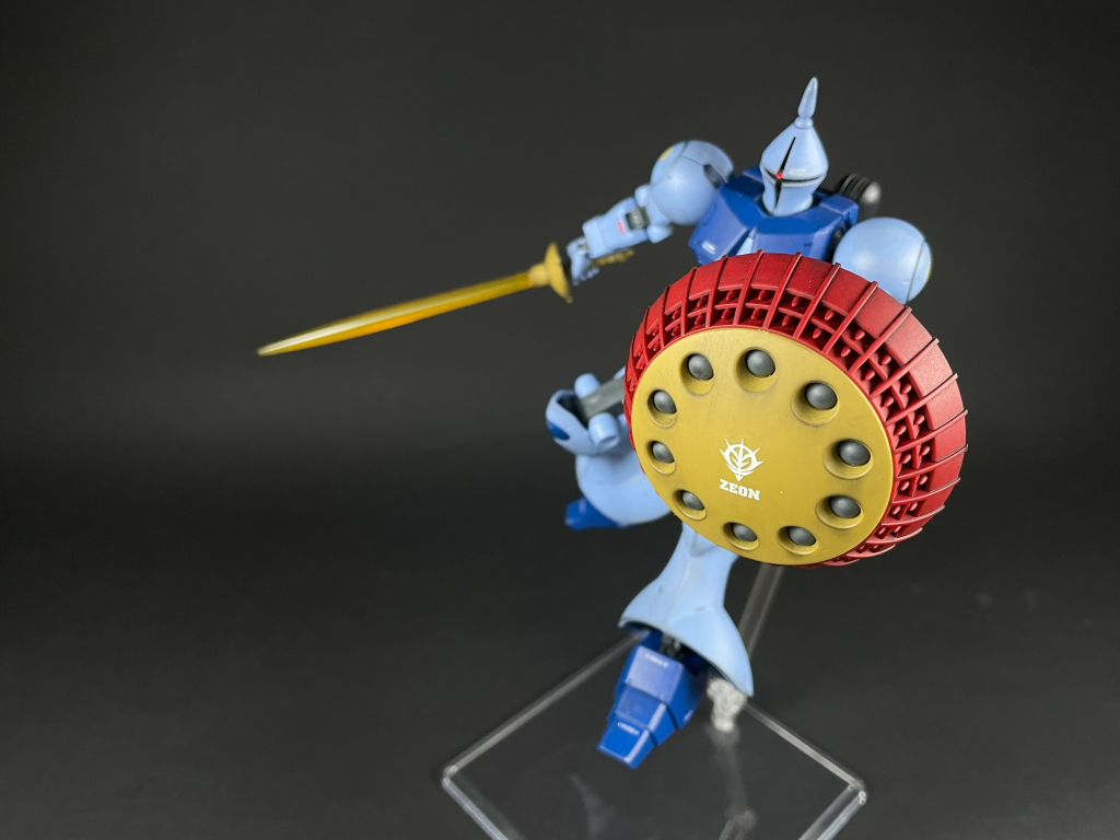 以上、HGUC ギャン(REVIVE)でした。旧HGUCギャンもそうだけど、このキットはただ組み立てるだけなら、塗装を含めてもそこまで時間は掛からないと思います。しかし、モノアイを稼働させたいとなると話は別。試行錯誤しながら、なんとか妥協点を見いだせた感じです。