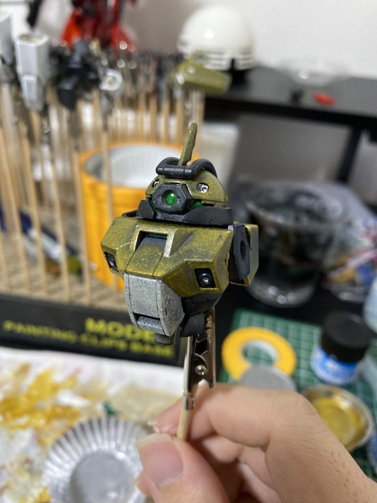 で、細かいところを筆塗りやら白をまた塗り直したりしてました🤲