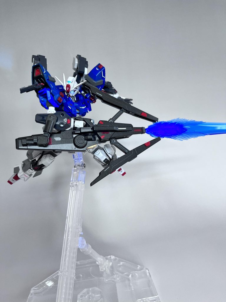 威力は高いが取り回しが悪い。敵機があまりに近い場合はサイドアーマーのビームサーベルを使用しましょう。