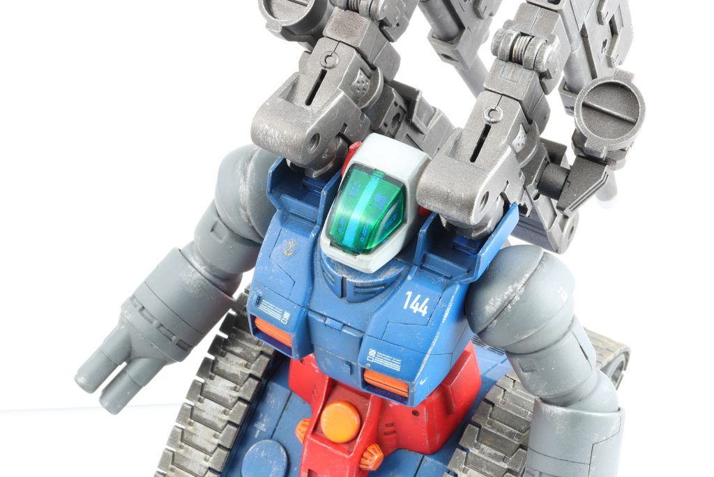 頭部のコックピットはセンサーっぽく改修。クリアパーツの外側にはクリアブルー塗装、内側には中央にシルバーのラインを塗装して、デカール→クリアイエロー塗装→シルバー塗装で仕上げました。今回はここが一番自己満足できたポイントでした。最後まで読んでいただいてありがとうございます。