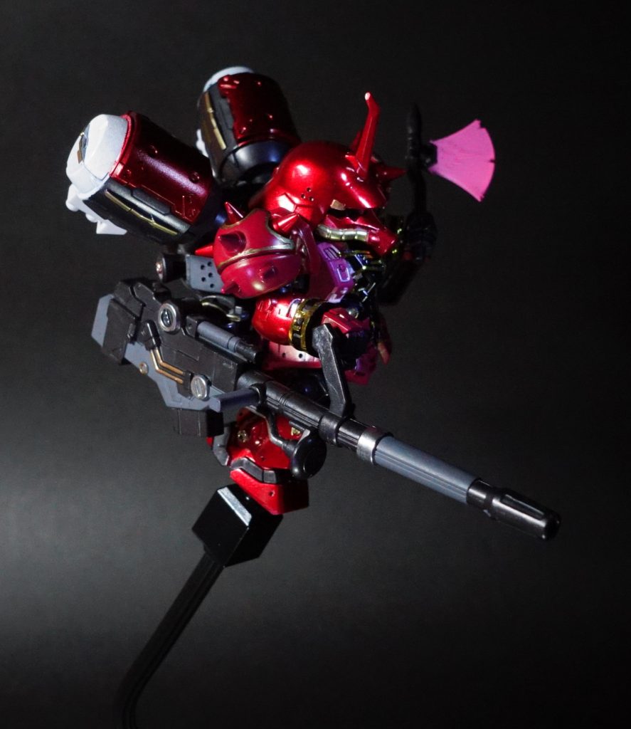 ●この姿を見てシャアを想起しない軍人は、いない