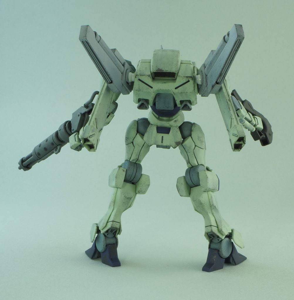 ジョイント部はSDCSの首関節とHGBFボールデンアームの受けパーツを組み合わせて無加工で組み合わせています。斜めにも動くようになっていい感じです。