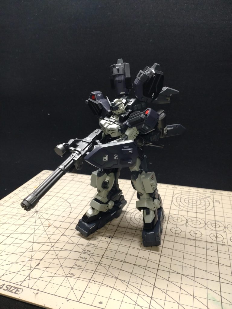 高機動戦闘形態。元々のキャタピラ構成だとズッコケそう(笑)だったため、アヴァランチエクシアよろしくスキー状に稼働する方式としました。そのままだとゴツ過ぎた為、コンパクトに改造して取付けています。