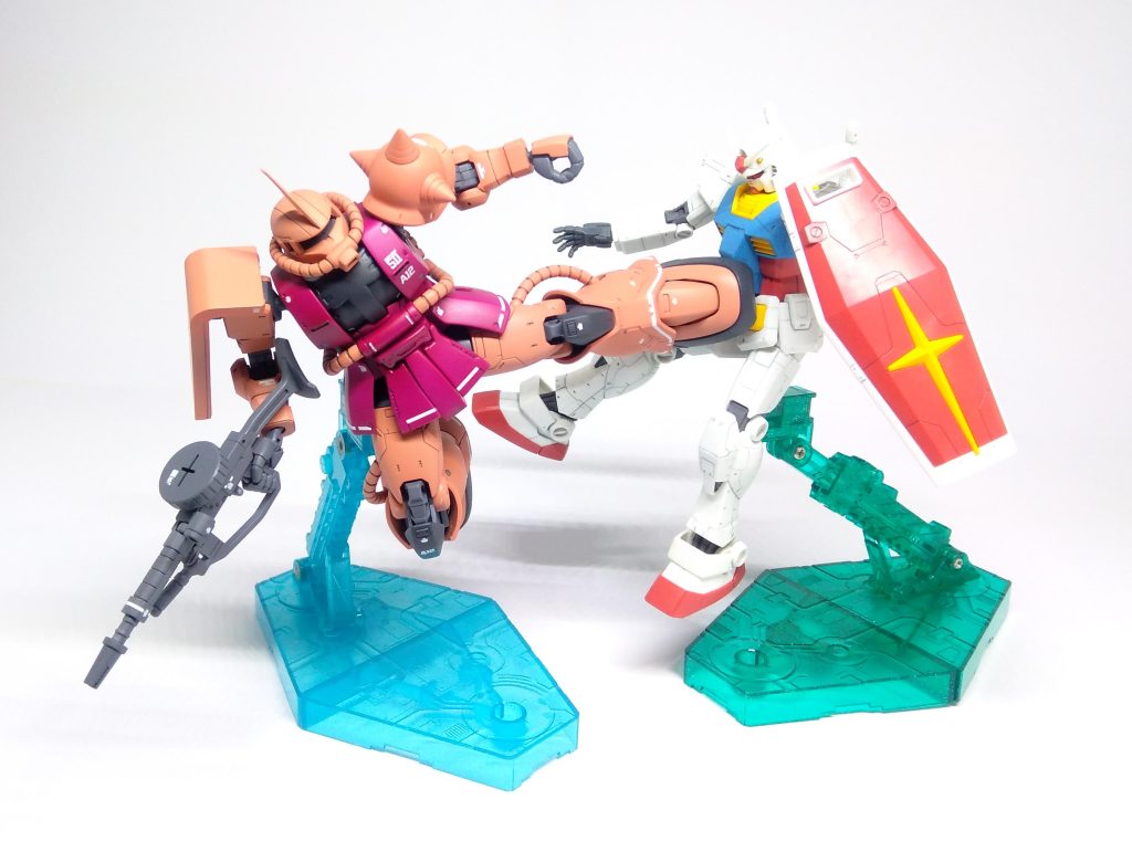 叩けごっこその②。オリジンガンダム完成品はただいま実家で眠っているのでG30さんに蹴られてもらいました。