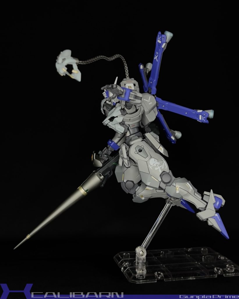 X ブースターは、通常のカリバーン ライフルのクロス スラスターと同様のシルエットを持っています。