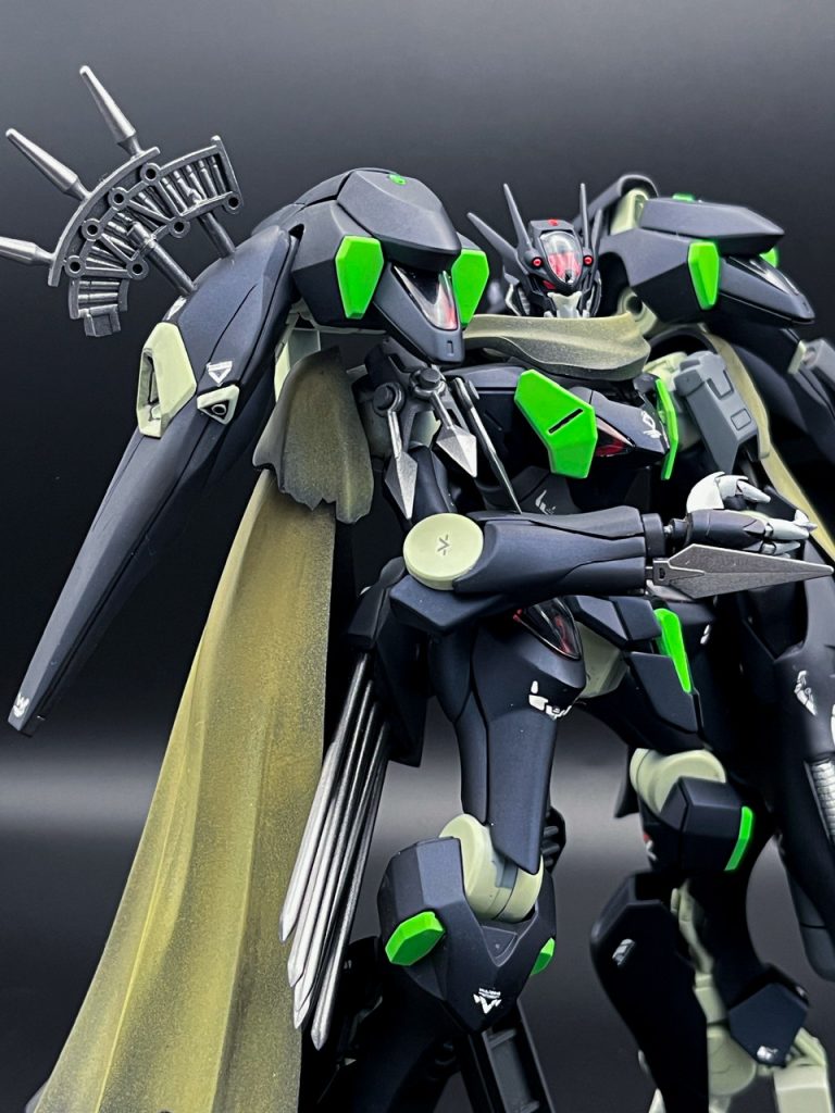 ▲肩や手首にも仕込みクナイ。武装の多彩さが特長。まさに全身凶器、俺自身が命を刈り取る形になる事だ。