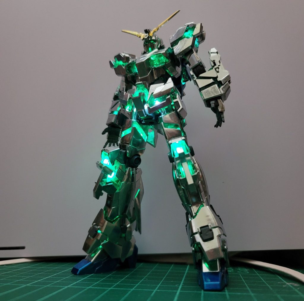 次に緑の方こっちはシールドファンネルを飛ばすのが印象的光り具合は赤の方がより目立つだなぁ