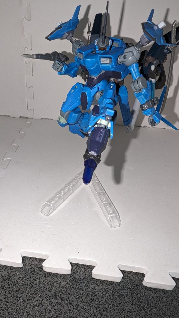 ビームキック突き刺す用の武装。ザウォートレヴMark−Ⅱは脚だけで2種類の格闘兵装のあるトチ狂った近接格闘機体です。