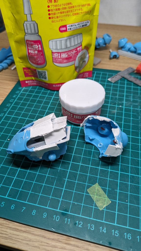 スカスカの胴体内部にプラ板でフレームを作り前後に延長しました。