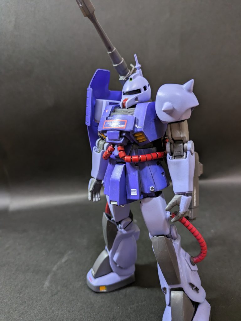 あの旧キットを修正するに辺り、胴体とスネをFGザクから、肘と脚の関節部をＥＧガンダムを移植しております。