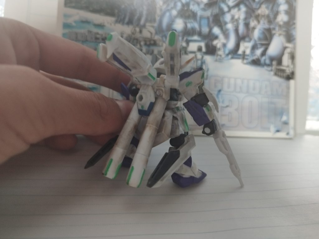 背面・余ったけど使っちゃえ精神のガンビット。フィンファンネルがないのが残念😭