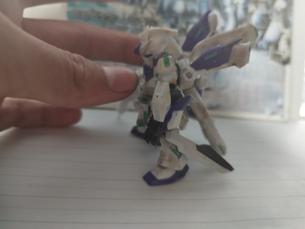 足に着けたらかっこいいんじゃないか、バーニアをガンダムマーカーで色分け