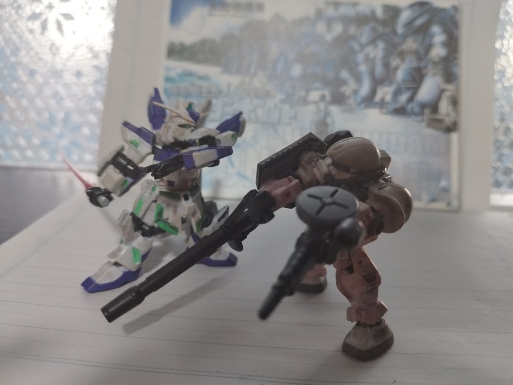 ガンダム.........！以前作ったザクをやられ役に(•ㅂ•)و