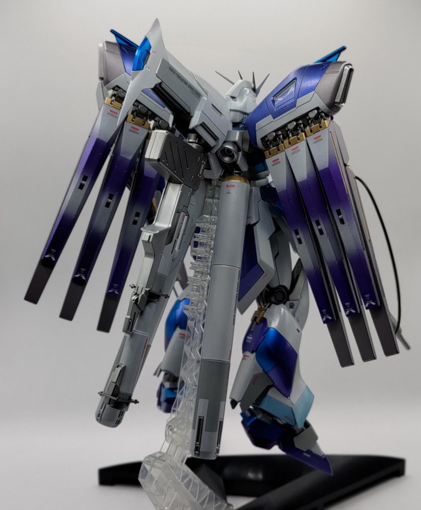 ファンネルはエアブラシで塗装です。