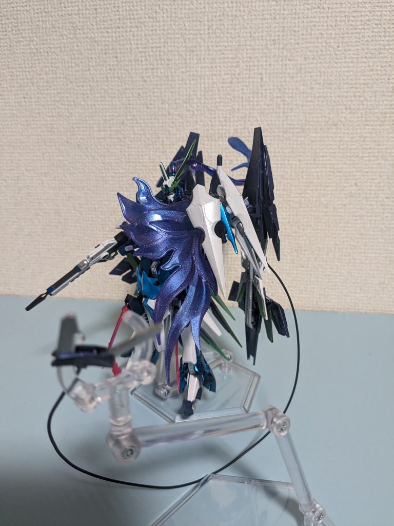 オルトリンデの肩に付いている盾をインジャのシールドのようにシザーアンカーとビームシールドが付いています。