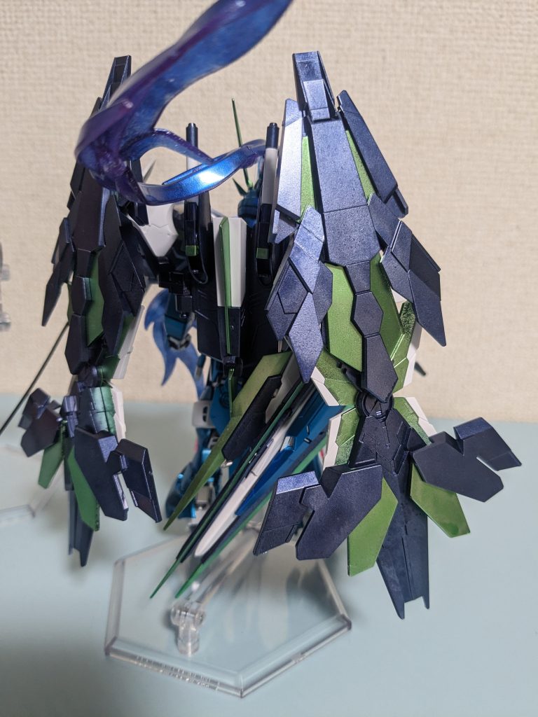 ファトムもバンシィのシールドとミキシングしました。一つのファトムとして使えるし、ファトムと分離してシールドをフェネクスの用にビットとしても使えます。あと、クアンタのGNシールドも付いてます。