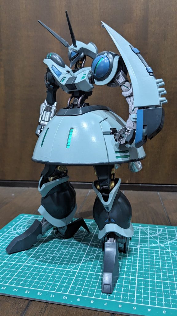 デカール貼り前とバックパックの取り付けに試行錯誤していた時の状態。