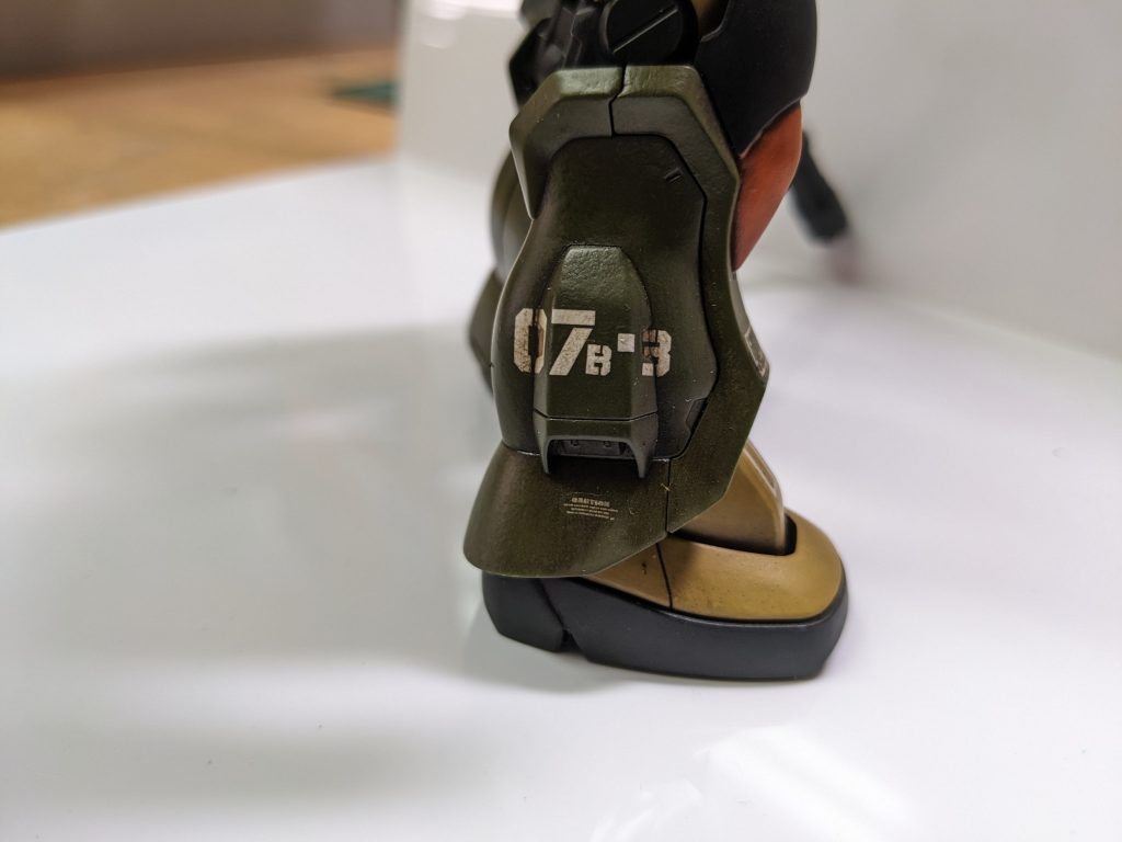 デカールを貼り合わせての型式番号。