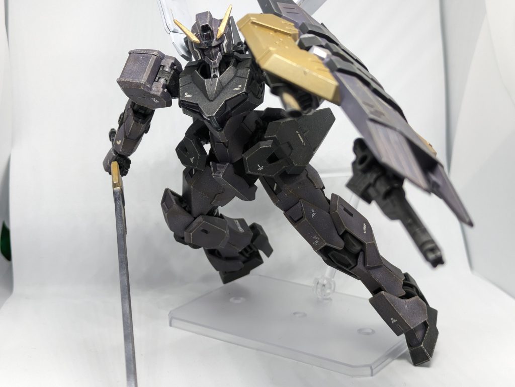 見えにくいですが盾にはガトリングガンが付いてます。牽制用です。そもそも腕が上がるかどうか分かりませんw