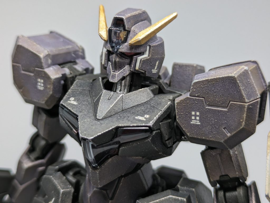 上半分です。今回、妖怪「パーツ隠し」に頭部のクリアーパーツを隠されましたが、撮影前に良心がとがめたのかそっと返却してくれました。