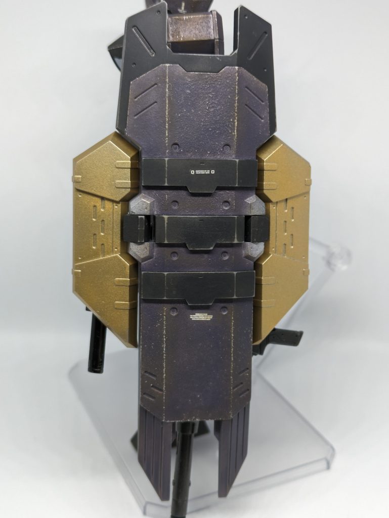 サブ主人公である大盾です。分割して小型化もできます。こっちは3mm軸があるのでそのまま装備できます。