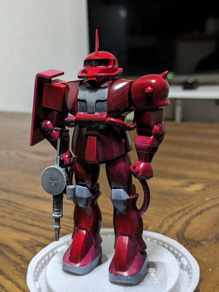 明るい部分の白を吹きすぎて、黒がぼやけてしまい黒に見えません……。でも、完成です。