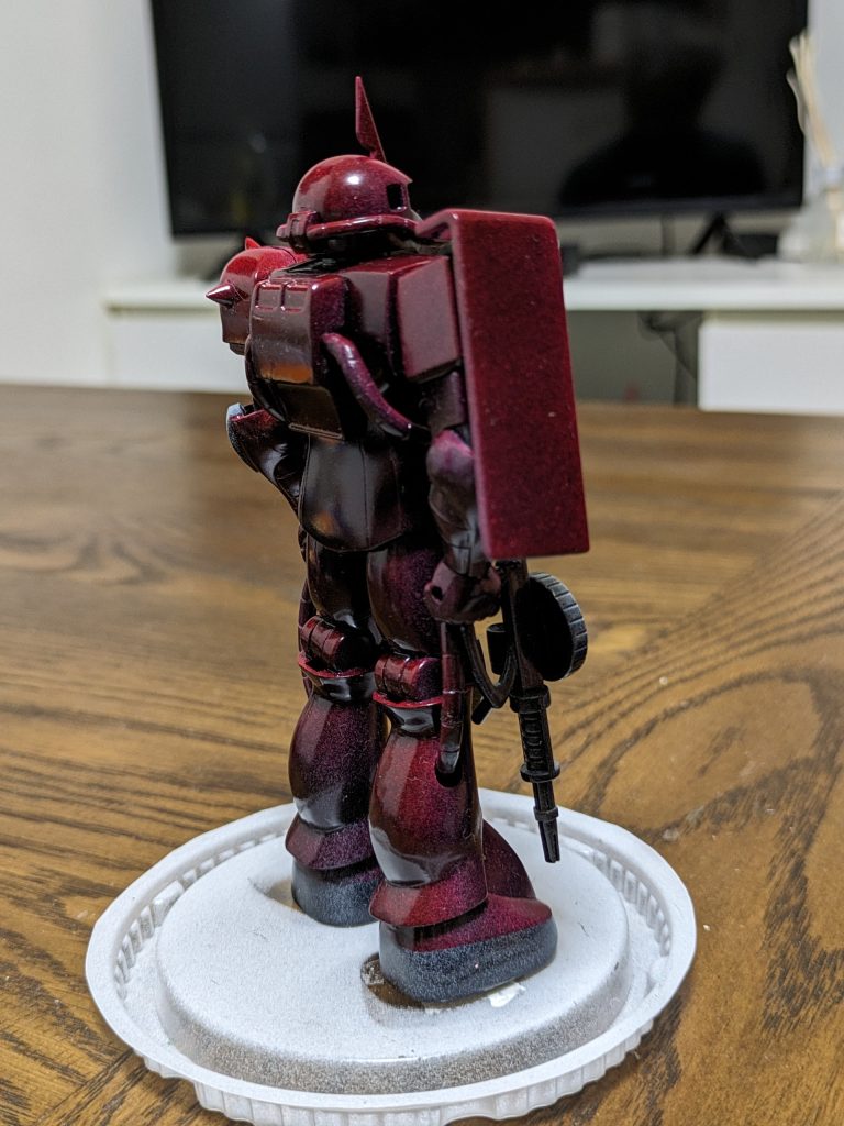 右側はかなり暗い。