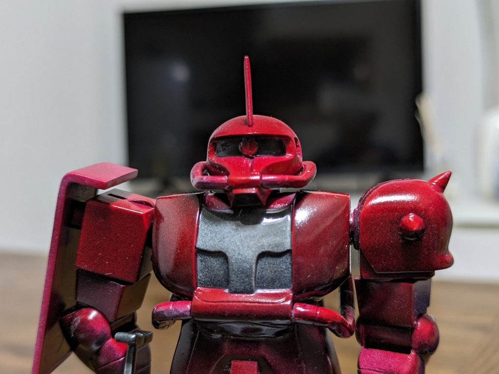 モノアイはクリアレジンのせ。ピンクにならないのはなぜだろう…合わせ目消して、全塗装。小学校６年生の自分は満足してくれるでしょう。