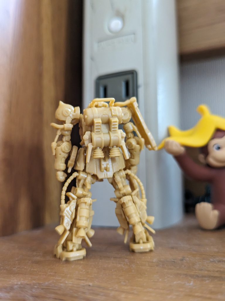 見とれる背中。皆さんの技術に感動します。仕上げることができたら、筆塗りの達人になるかも（笑）先日のスーパーガンダムとともに来年の宿題です。皆さん、よいお年を。