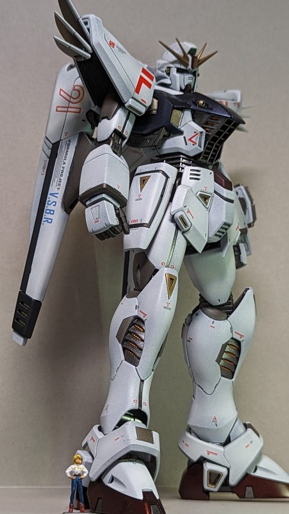 1/100なのにちっこい、この小ささで、フェイス・オープンギミックを搭載する狂った仕様ｗおかげで頭部バルカンのパーツを紛失し、初めてパーツ購入お世話になりました。在庫あって良かった〜💦（なお、送料がパーツの6倍）「ロナ家の女」ことセシリーさんもいるよ!