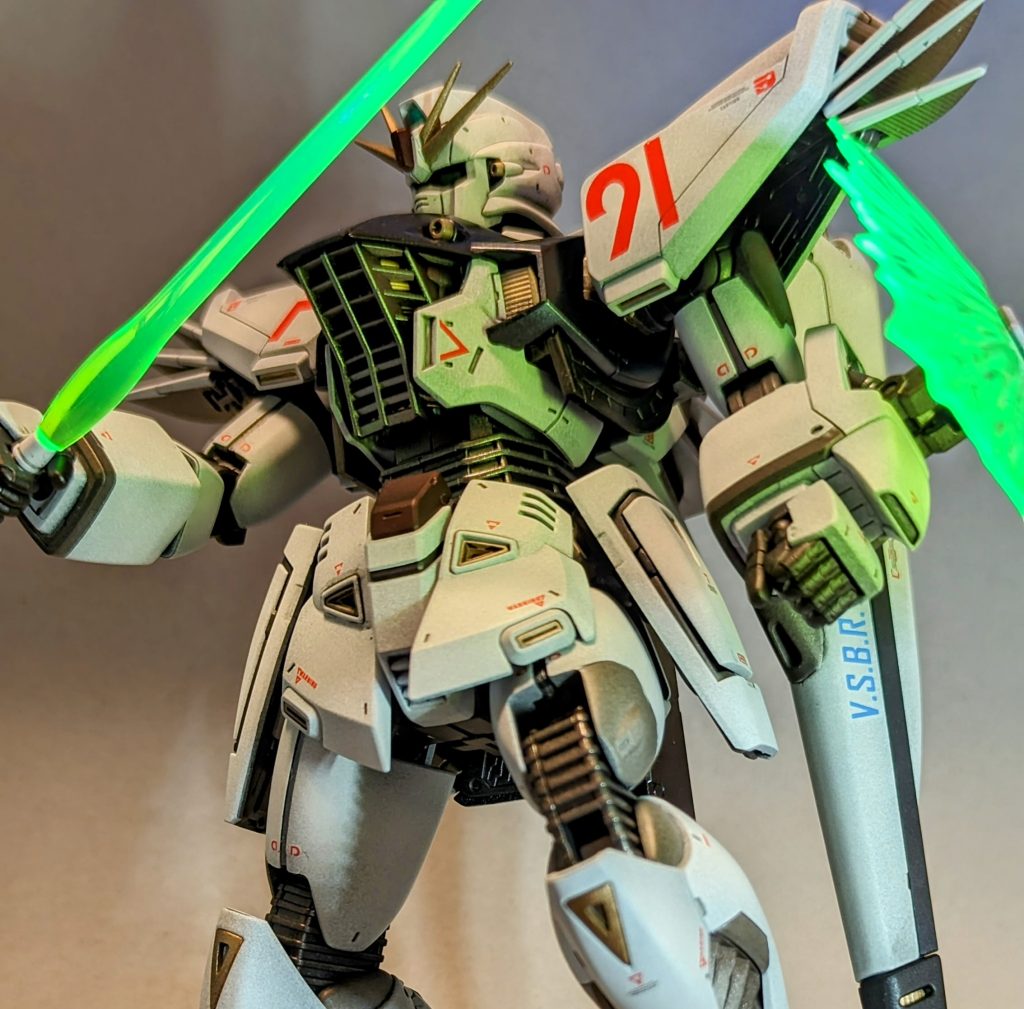 ビーム・サーベル＆シールドがブラックライトでメッチャ光る。今後、サーベルは全部コレにしてくれ。と思いました。