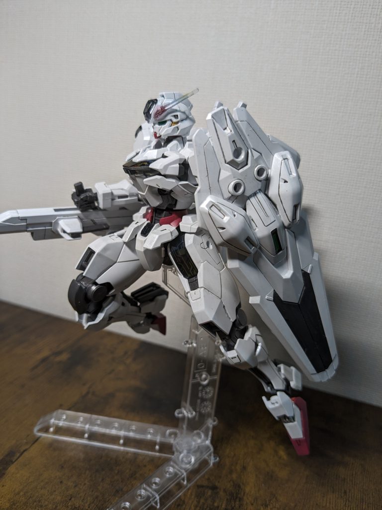 キャリバーンのシールドはエアリアルのに似てますが、個人的にはルブリスぐらい大きいともっとかっこいい気もします