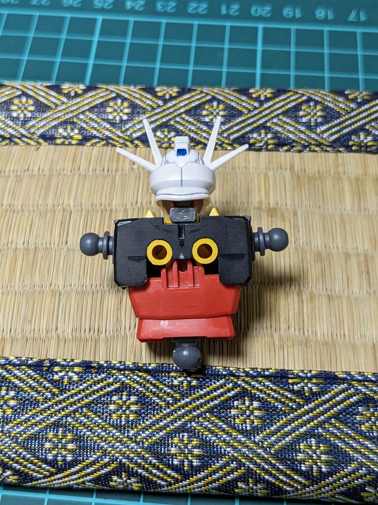 首後方の肉抜き埋め。パテも初めて使用しました。