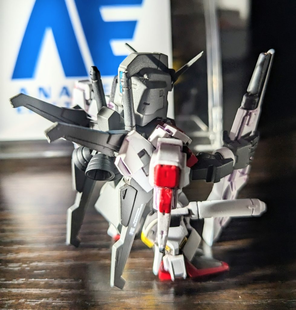 カラーリングは、色数を抑えてFAZZを意識してます。