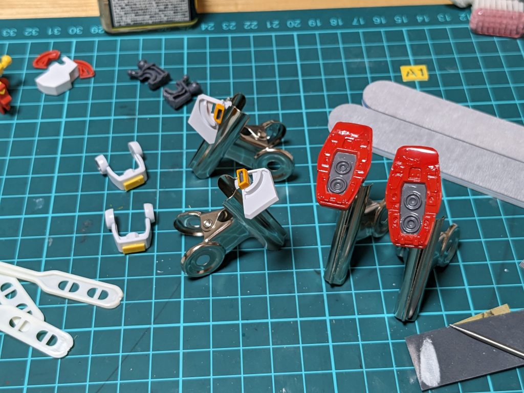 その他、部分塗装も並行しつつ組み立てました。