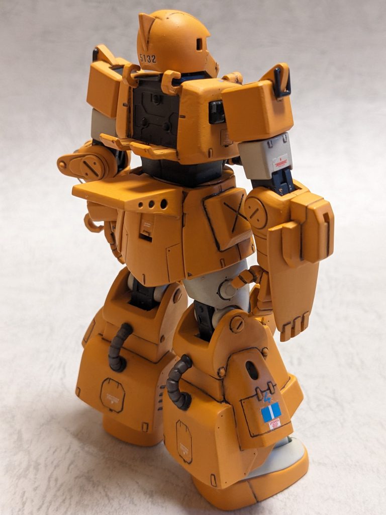 腰のサイドアーマーに付いてる箱はhgucジム・コマンドのものがとてもピッタリで驚きました。(接地してるところはパテで整えましたが。)他キットのパーツを流用しようとジャンクパーツ漁ってて、ビタッと来るやつ見つけたらすごい嬉しくなりますよね~。