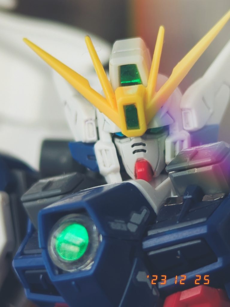 フェイスはRGウイングのを持ってきてます。