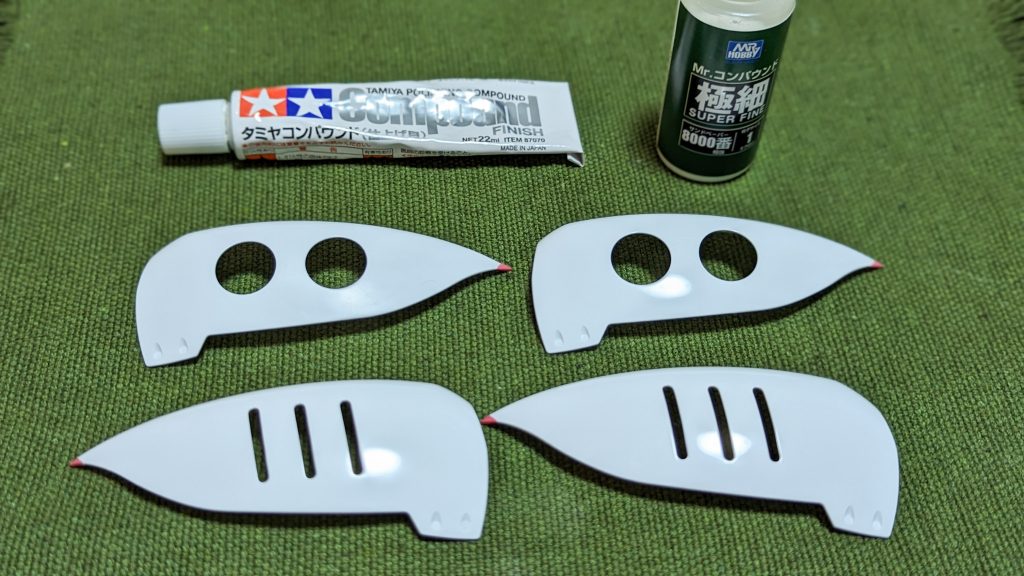 白いプラスチックはひたすらコンパウンドで磨いただけですが、元の成形色がきれいたったのでツヤツヤテカテカになりました