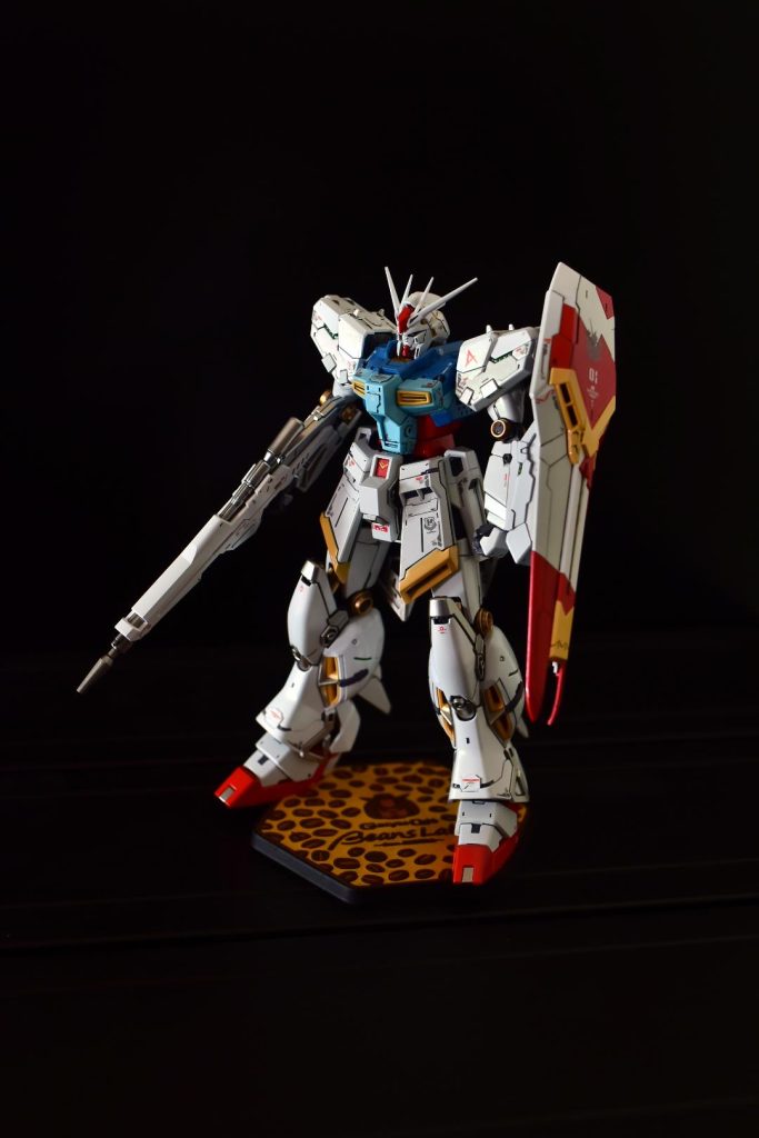 いつもは自分の設定でガンプラを楽しんでいるのですが今回特に制作に込めた設定等はなく、今夏ガンダムベース東京にこのキットを買いに行った際にリンプラさんが限定のチタニウムフィニッシュを作っていたご縁から、LINKL PLANETカラーで塗ってみようかなと思った次第です。