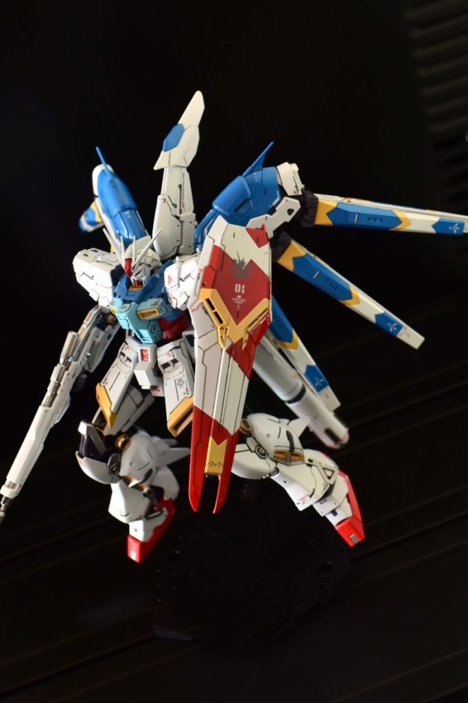 完全な私見なんですが、アムロってかなりガンダムに固執してると思うんです。父親が(自分を半ば放置して)開発して自身が操縦し圧倒的な戦果を叩き出した機体なので思うところがあるのは容易に想像がつくのですが。「僕が1番ガンダムをうまく使えるんだ!」「ガンダムを若い奴に使わせて俺を無視して」「俺はガンダムのパイロットだったんだ!」「たかが石ころ1つガンダムで押し出してやる!」「νガンダムは伊達じゃない!」「ガンダムの力は!」等々の台詞にその思いが見て取れる気がします。