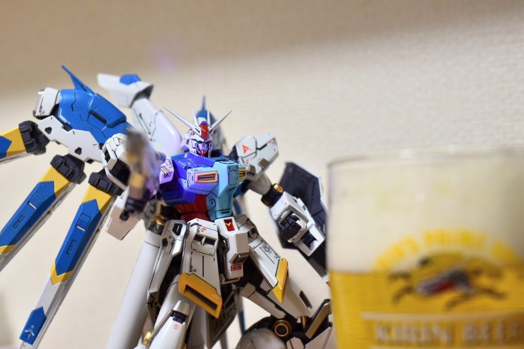 ギブバースを祝して乾杯!噂に違わぬ良キットで、また今度は設定通りの配色で作ってみたいと思います。最後まで御覧いただきありがとうございました!