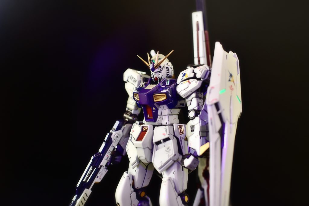 前回RGHiνガンダムを作りましたが、割とこちらの方が作り易かった印象です。単純にフィン・ファンネルが1個で済んでいるからだとも思えますが。