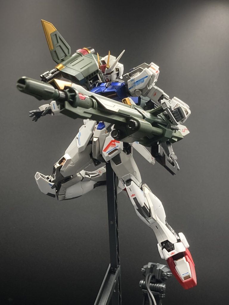 ランチャーストライクガンダムこちらもソードストライカー同様旧ストライクのものですねガイアノーツのスターブライトアイアンってほんと良い塗料ですよね〜多分1番使ってる塗料です