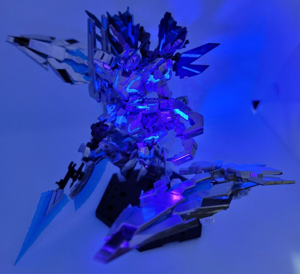 またブラックライトの一枚前述通り武器持ち手が万全な状態でなかったため格闘ポーズは撮りませんでした