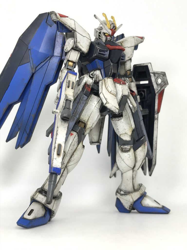 造形はカッコいいのですが…自立が厳しいのはキットとしてちょっとなぁ
