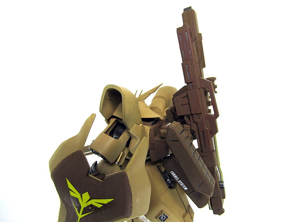 ビームショットライフルとハイパーメガランチャーが重なってしまい見にくいですが、背部装備です。