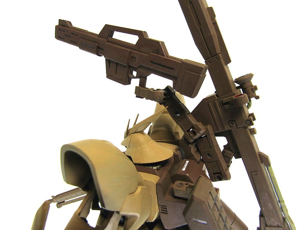 ビームショットライフルを受け渡すためにアームを伸ばしたところ